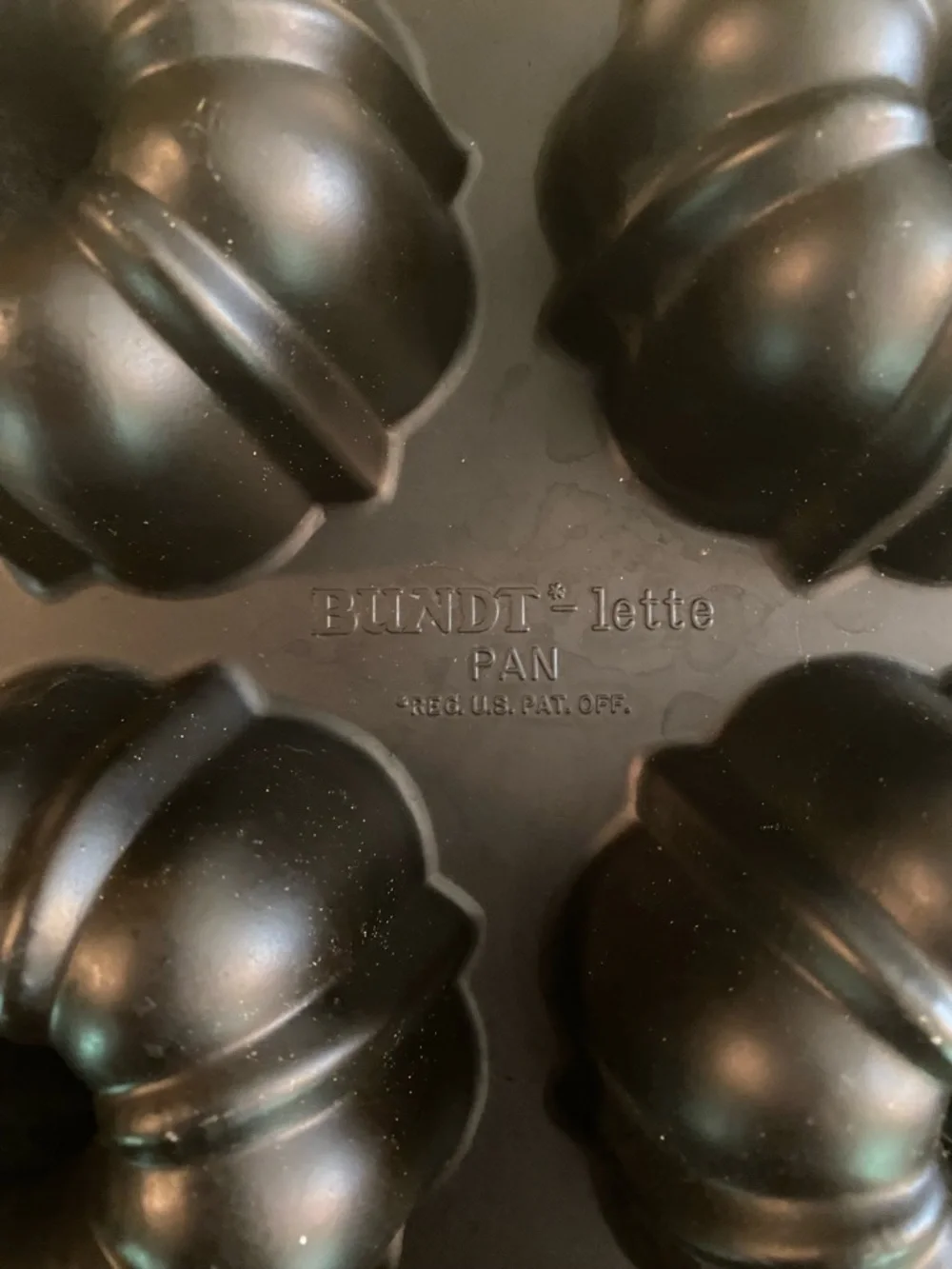 Nordic Ware Bundlette Mini Cake Pan Graphite Cast Aluminum Non-Stick Made in USA